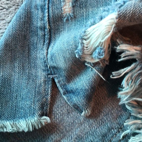 Abercrombie and Fitch sz 6 w28 high rise short/distressed/5pockets/frayed - Picture 10 of 15